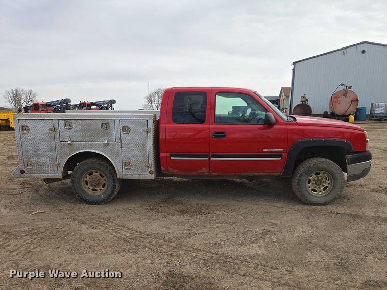 image for item EV5771 2003 Chevrolet Silverado Ext. Cab pickup truck