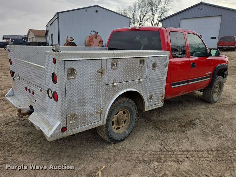 image for item EV5771 2003 Chevrolet Silverado Ext. Cab pickup truck