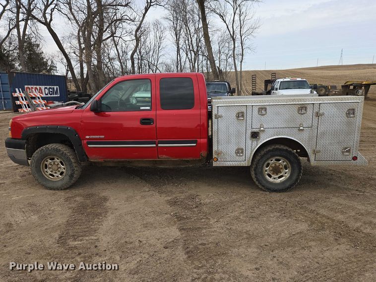 image for item EV5771 2003 Chevrolet Silverado Ext. Cab pickup truck