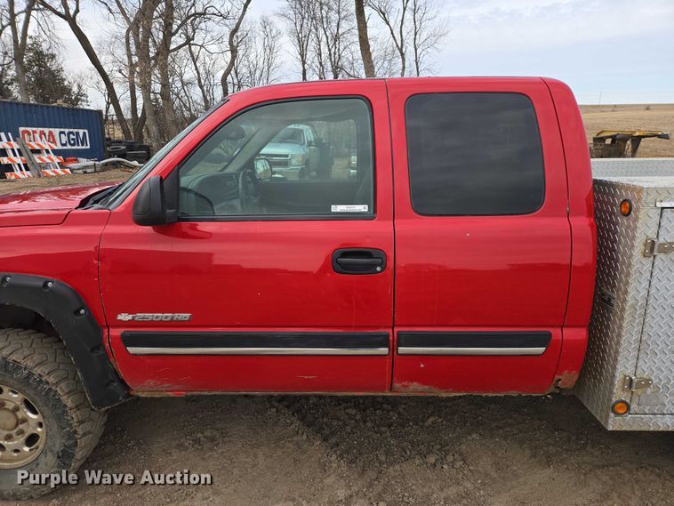 image for item EV5771 2003 Chevrolet Silverado Ext. Cab pickup truck