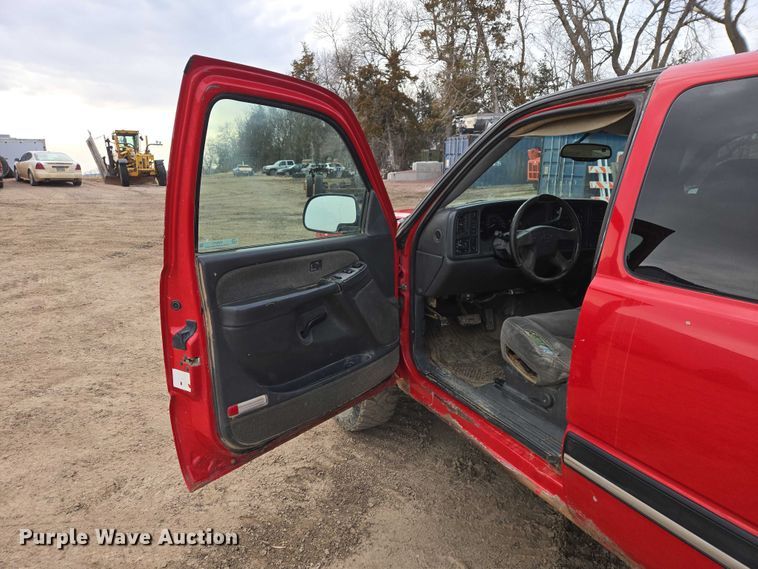 image for item EV5771 2003 Chevrolet Silverado Ext. Cab pickup truck