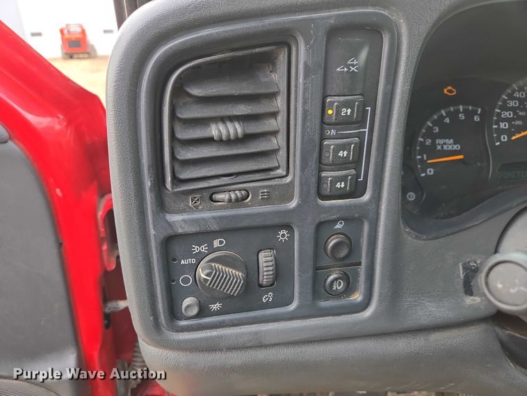 image for item EV5771 2003 Chevrolet Silverado Ext. Cab pickup truck