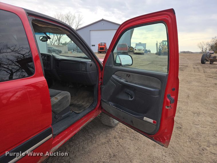 image for item EV5771 2003 Chevrolet Silverado Ext. Cab pickup truck