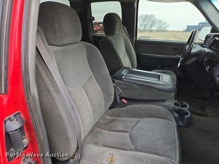 image for item EV5771 2003 Chevrolet Silverado Ext. Cab pickup truck