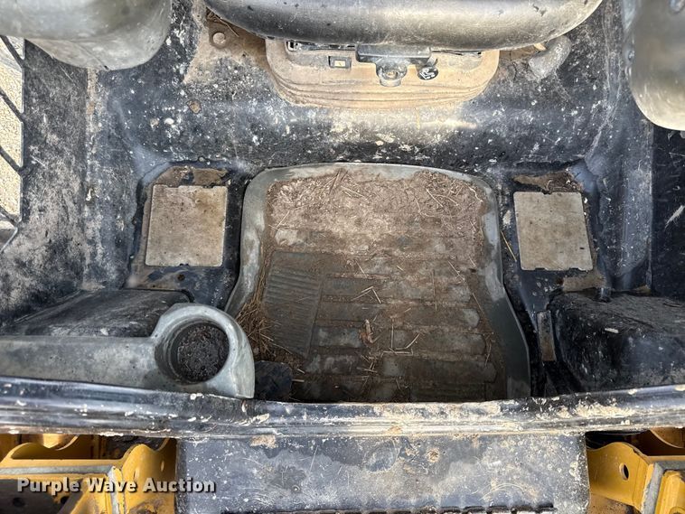 image for item EV7659 2015 Caterpillar 262D skid steer loader