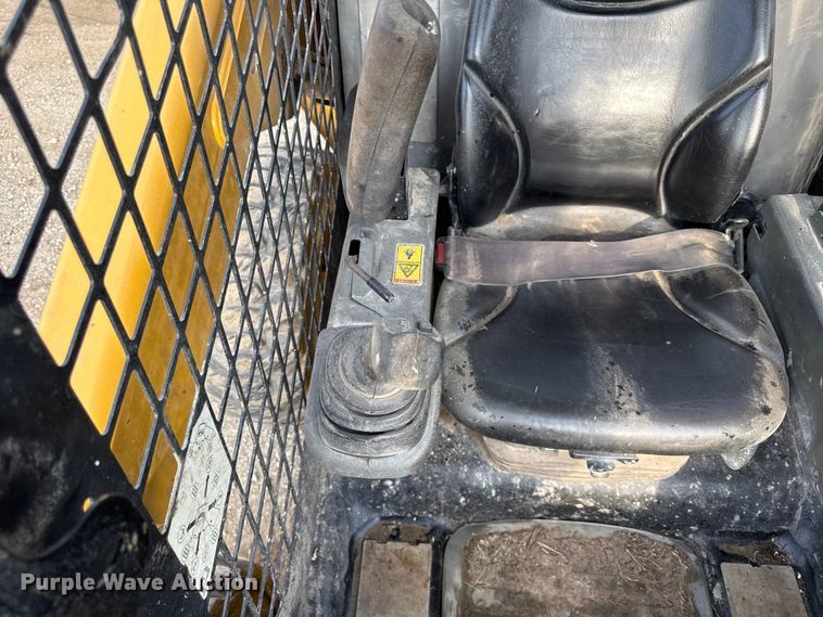 image for item EV7659 2015 Caterpillar 262D skid steer loader