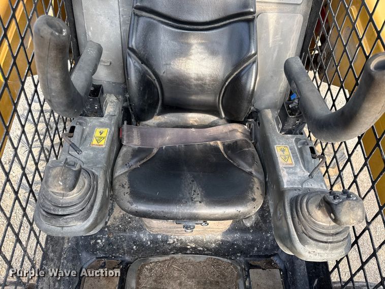 image for item EV7659 2015 Caterpillar 262D skid steer loader