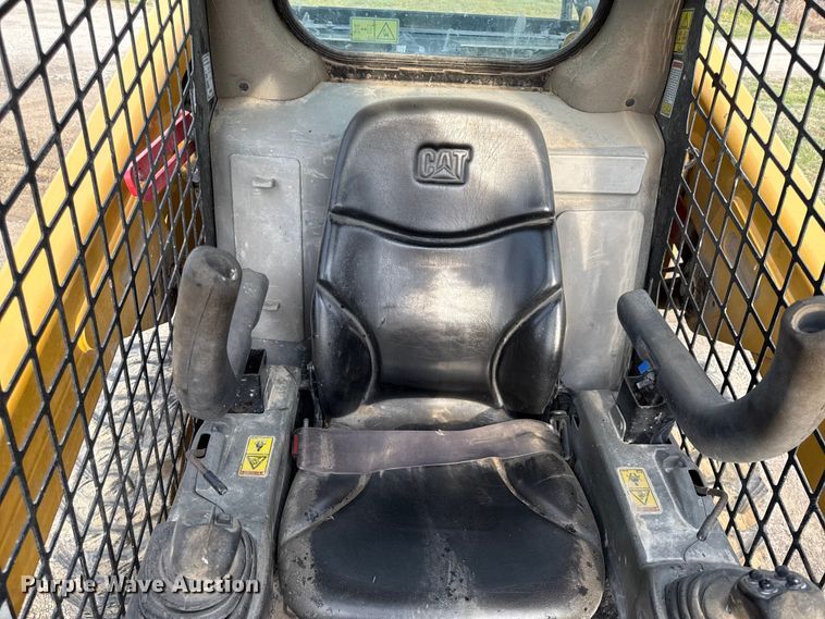 image for item EV7659 2015 Caterpillar 262D skid steer loader