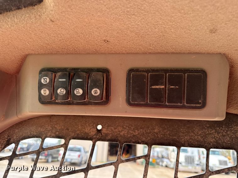 image for item EV7659 2015 Caterpillar 262D skid steer loader