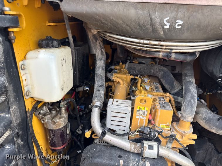 image for item EV7659 2015 Caterpillar 262D skid steer loader