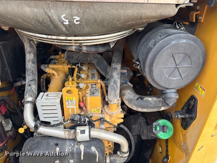 image for item EV7659 2015 Caterpillar 262D skid steer loader