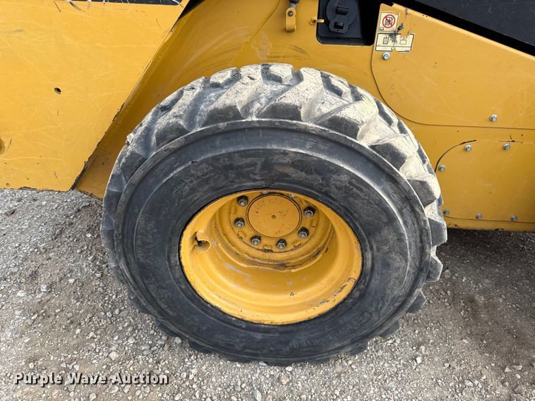 image for item EV7659 2015 Caterpillar 262D skid steer loader