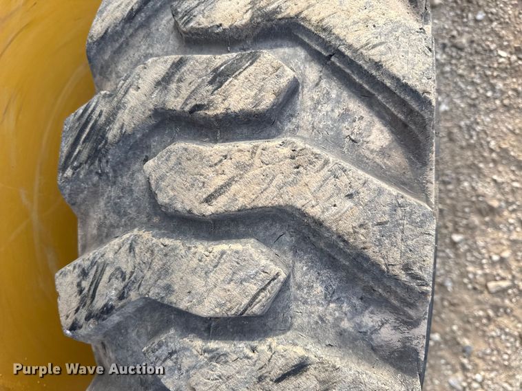 image for item EV7659 2015 Caterpillar 262D skid steer loader