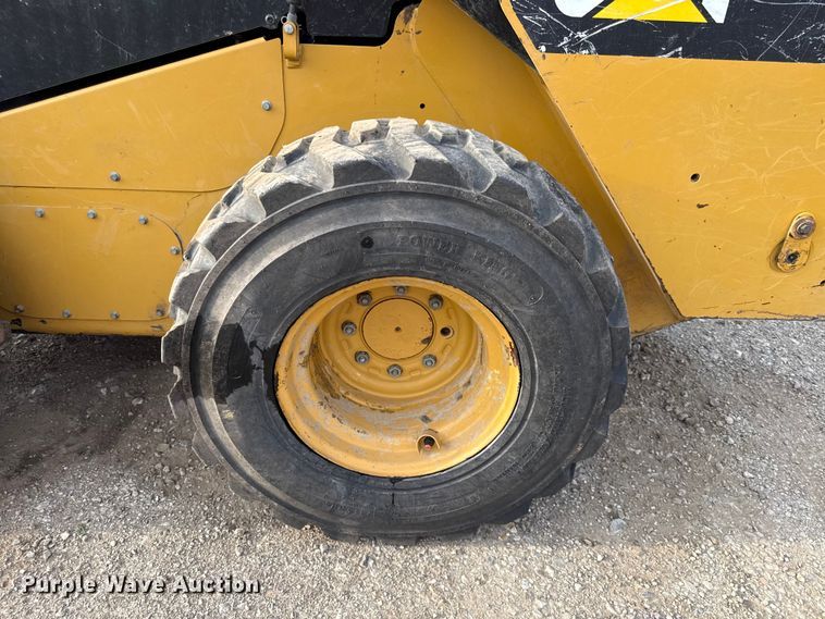 image for item EV7659 2015 Caterpillar 262D skid steer loader