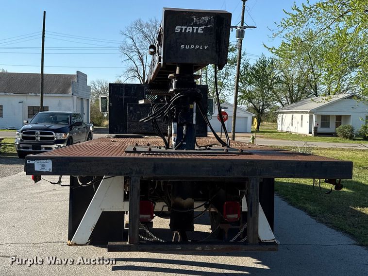 image for item EV7666 2001 International 4700 flatbed truck