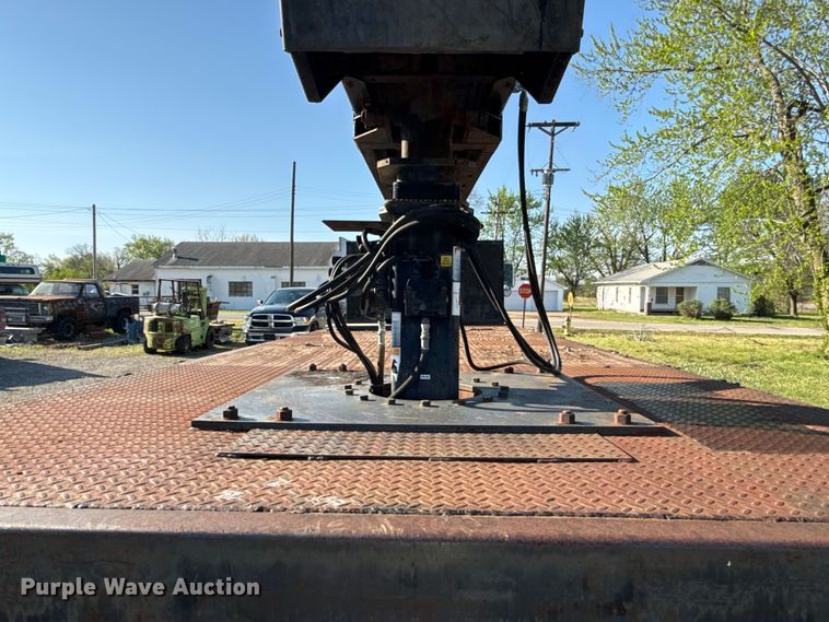 image for item EV7666 2001 International 4700 flatbed truck