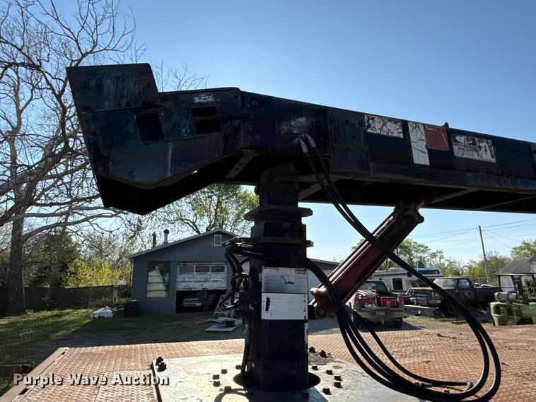 image for item EV7666 2001 International 4700 flatbed truck
