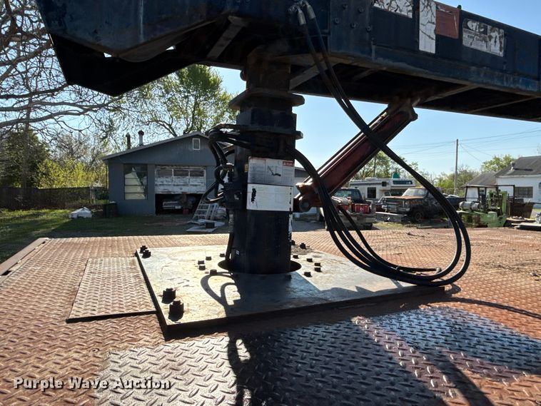 image for item EV7666 2001 International 4700 flatbed truck