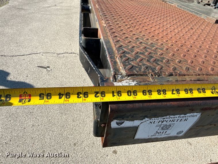 image for item EV7666 2001 International 4700 flatbed truck