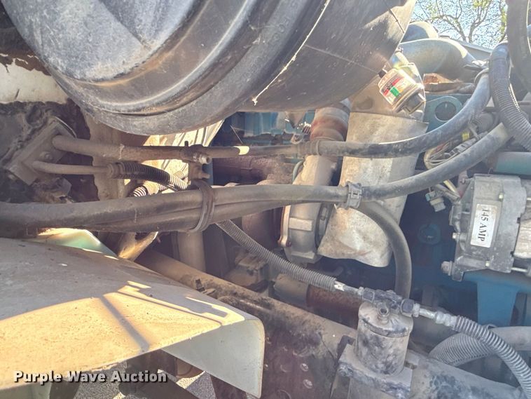 image for item EV7666 2001 International 4700 flatbed truck