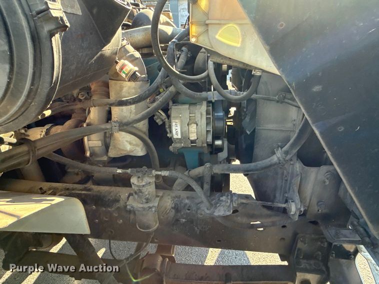 image for item EV7666 2001 International 4700 flatbed truck