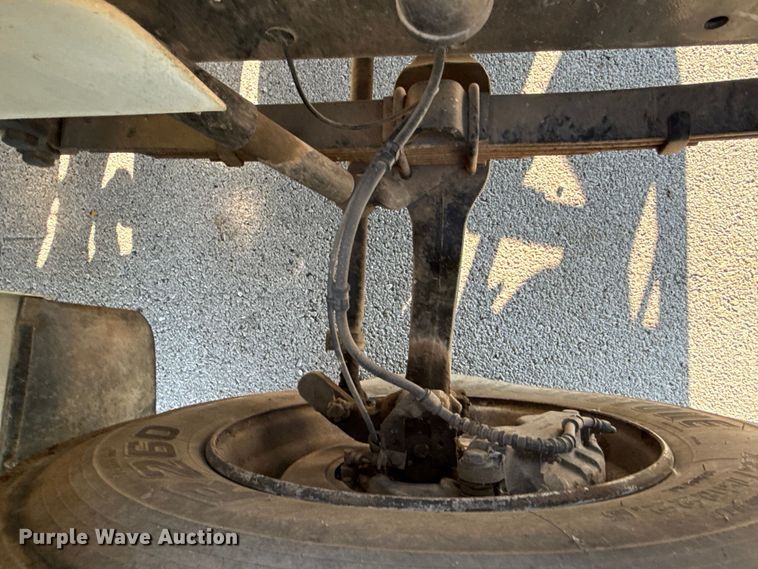 image for item EV7666 2001 International 4700 flatbed truck