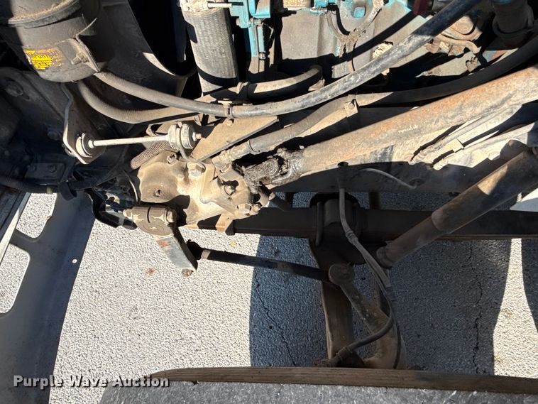 image for item EV7666 2001 International 4700 flatbed truck