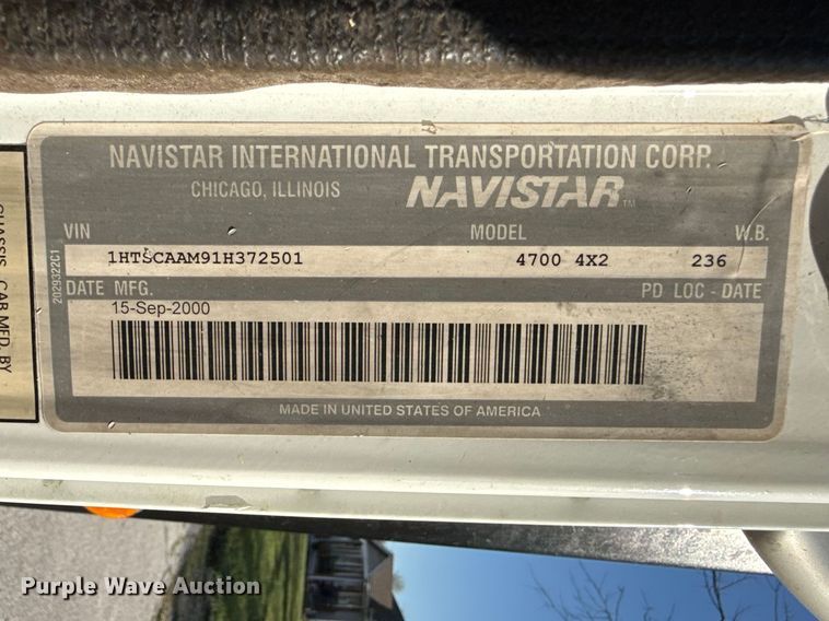 image for item EV7666 2001 International 4700 flatbed truck