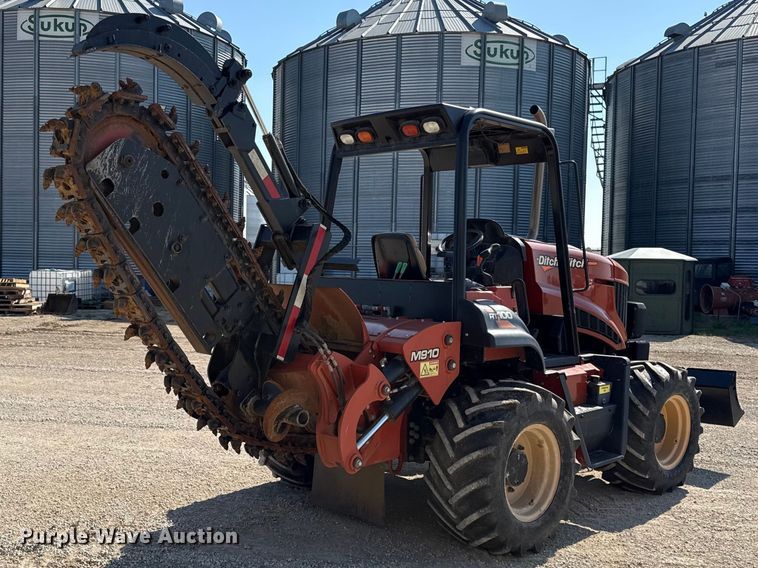 image for item EV7668 2015 Ditch Witch RT100 trencher