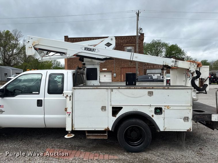 image for item EV7700 2012 Ford F550 bucket truck