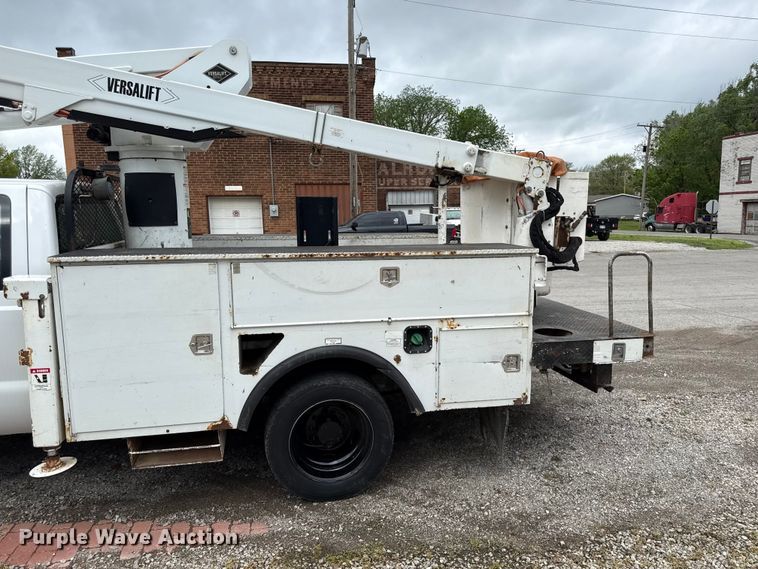 image for item EV7700 2012 Ford F550 bucket truck