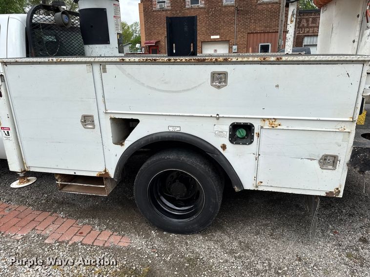 image for item EV7700 2012 Ford F550 bucket truck