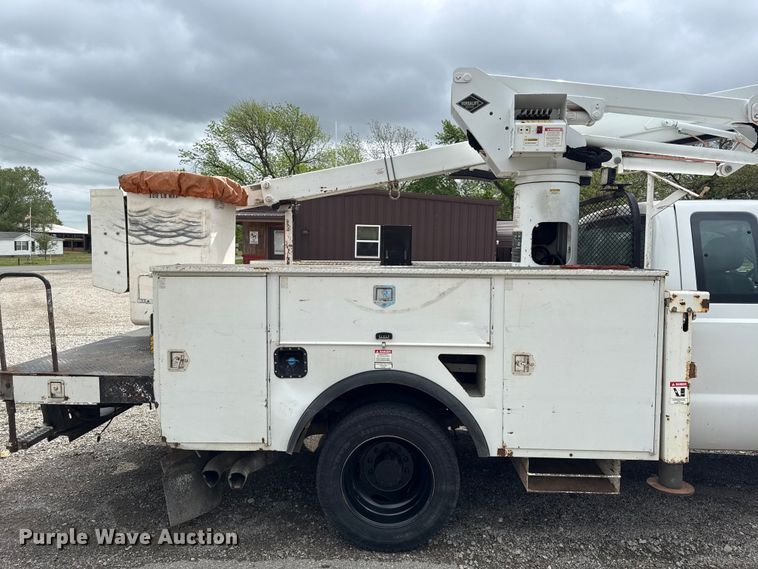image for item EV7700 2012 Ford F550 bucket truck