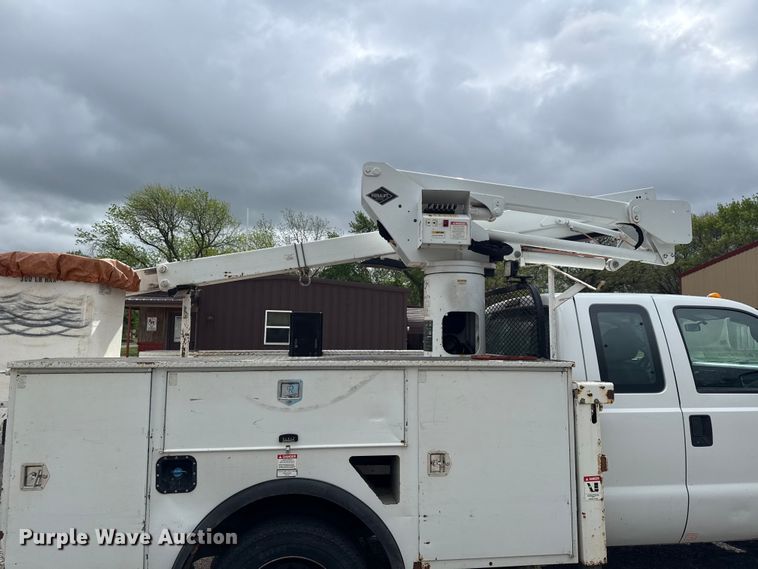 image for item EV7700 2012 Ford F550 bucket truck