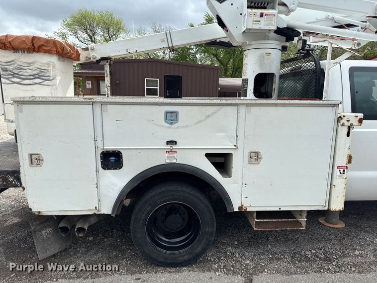 image for item EV7700 2012 Ford F550 bucket truck