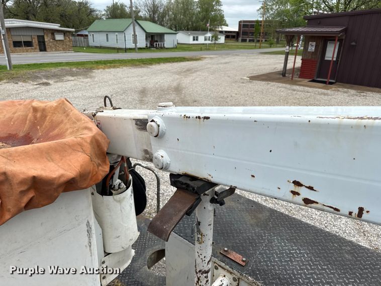 image for item EV7700 2012 Ford F550 bucket truck