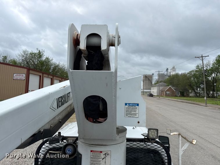 image for item EV7700 2012 Ford F550 bucket truck
