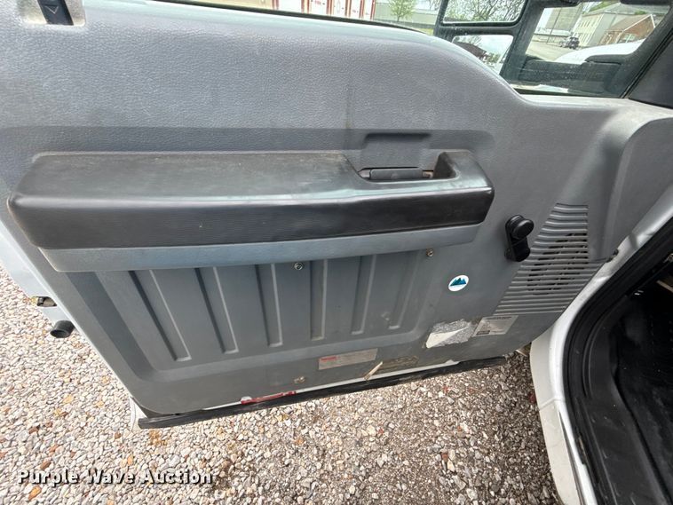 image for item EV7700 2012 Ford F550 bucket truck