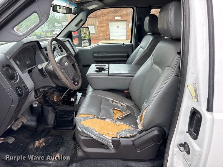 image for item EV7700 2012 Ford F550 bucket truck