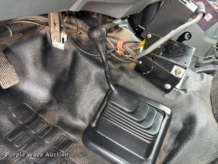 image for item EV7700 2012 Ford F550 bucket truck