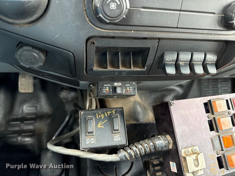 image for item EV7700 2012 Ford F550 bucket truck