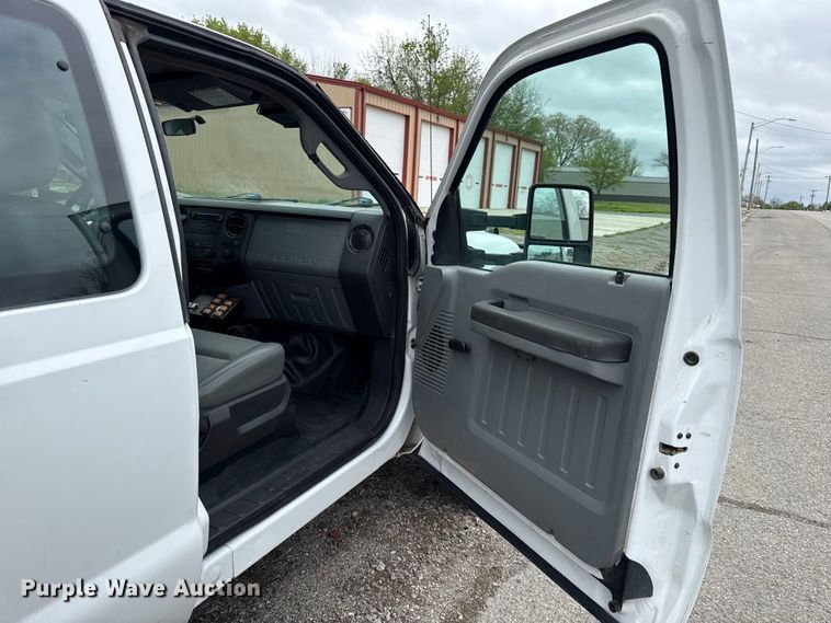 image for item EV7700 2012 Ford F550 bucket truck