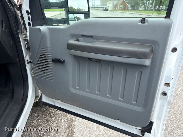 image for item EV7700 2012 Ford F550 bucket truck