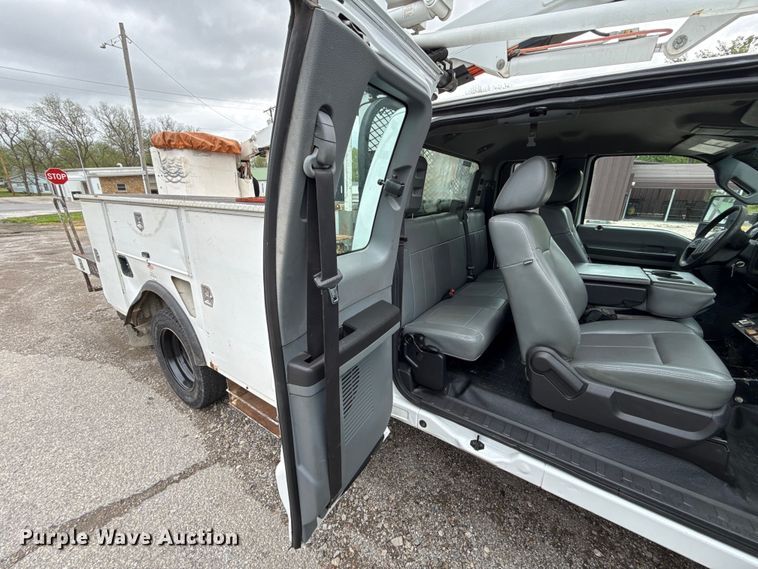 image for item EV7700 2012 Ford F550 bucket truck