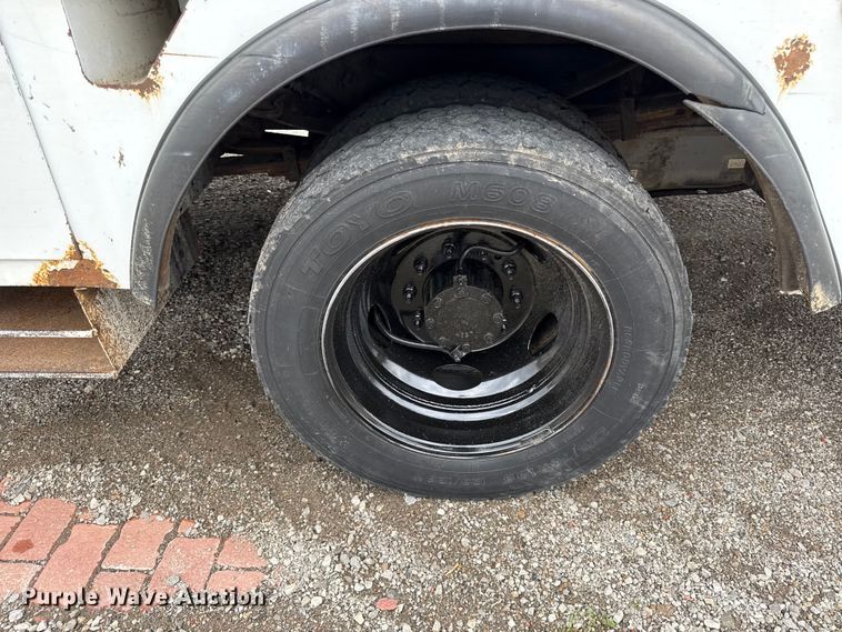 image for item EV7700 2012 Ford F550 bucket truck