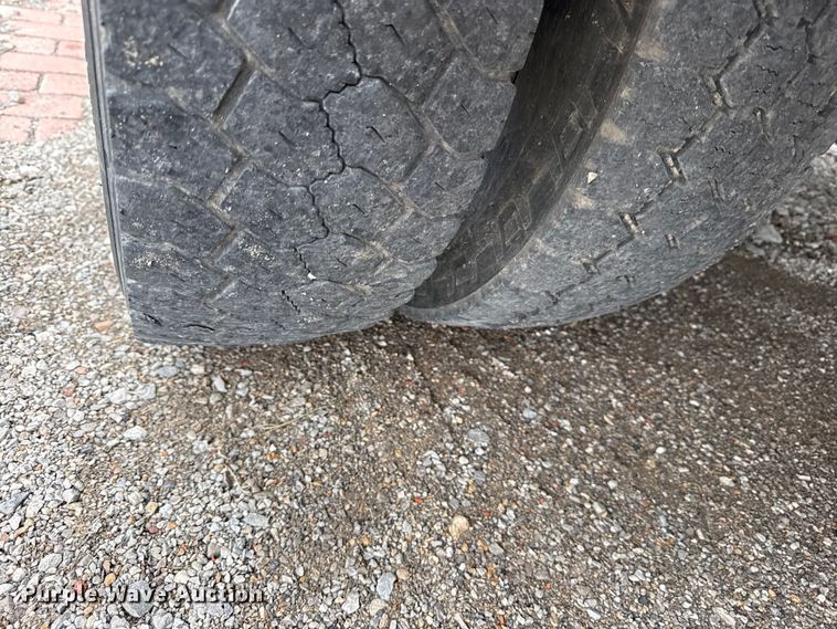 image for item EV7700 2012 Ford F550 bucket truck