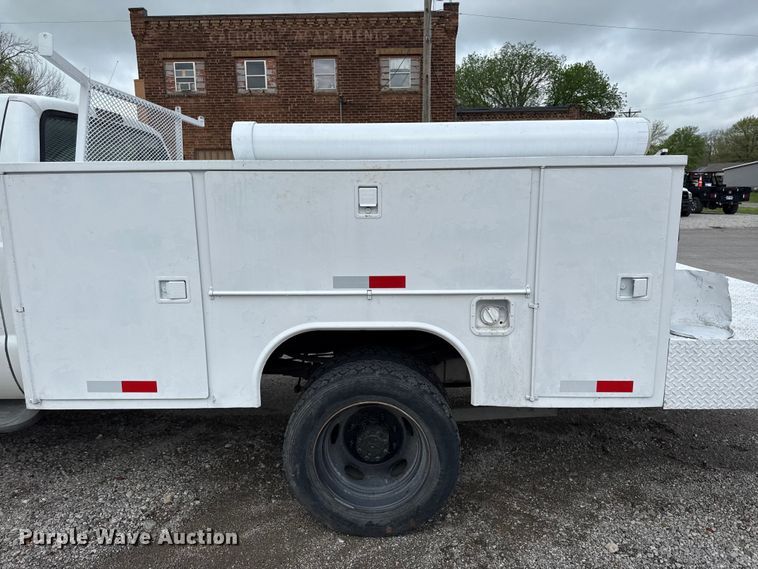 image for item EV7701 2000 Ford F550 Super Duty utility / service truck