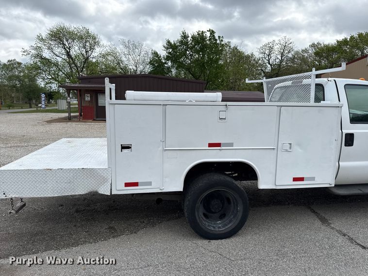 image for item EV7701 2000 Ford F550 Super Duty utility / service truck