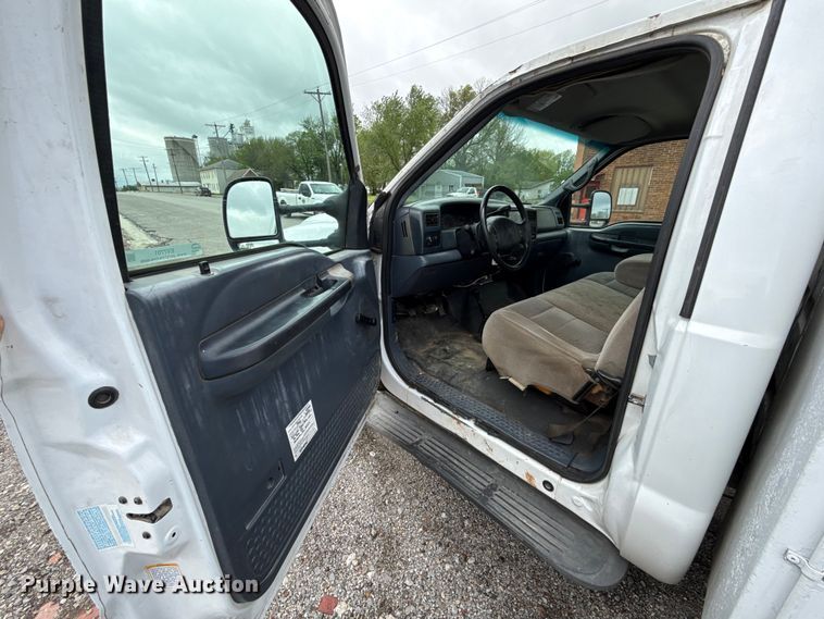 image for item EV7701 2000 Ford F550 Super Duty utility / service truck