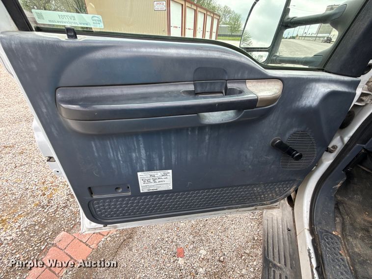 image for item EV7701 2000 Ford F550 Super Duty utility / service truck